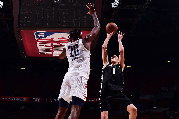 萨尔单场 8 记大帽改写历史，奇才险胜篮网